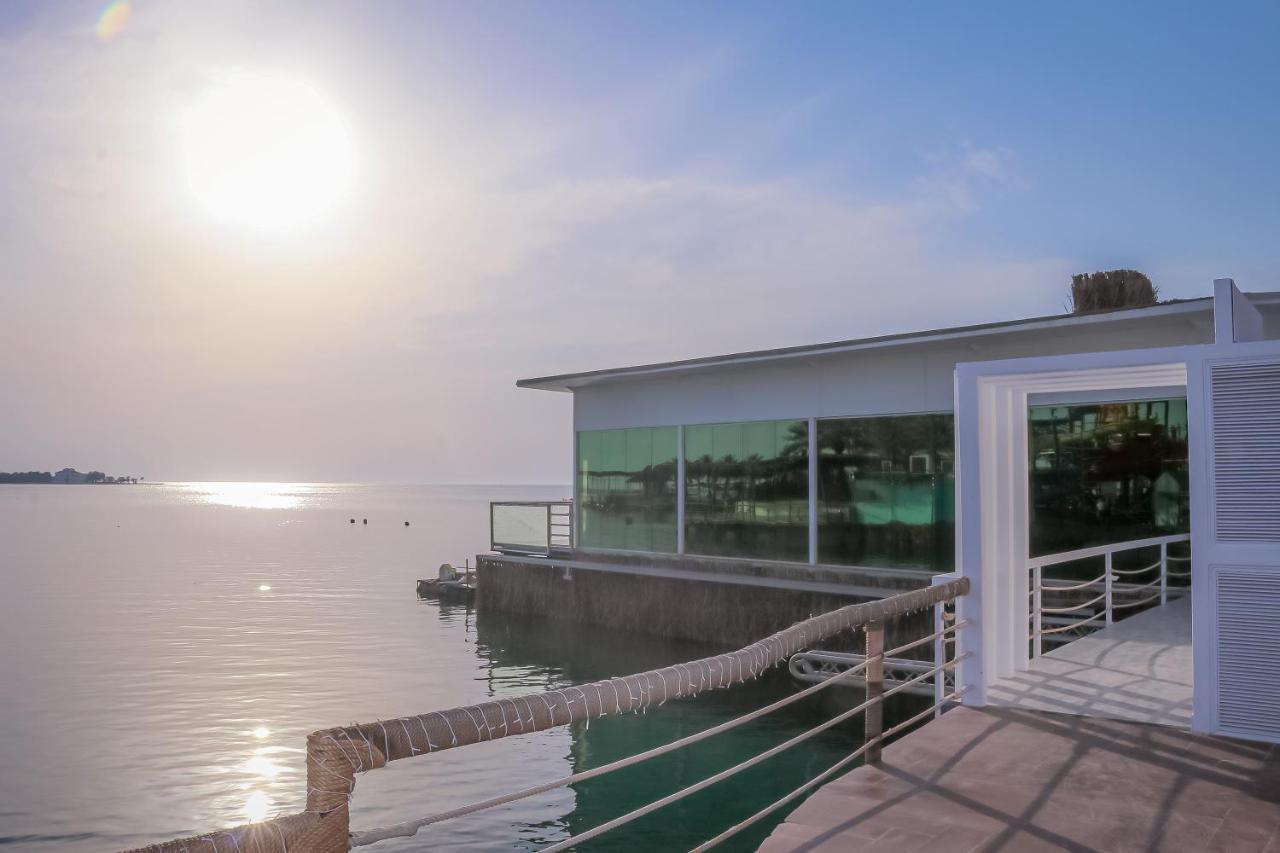 Lagoona Beach Luxury Resort And Spa Manáma Kültér fotó The Dead Sea