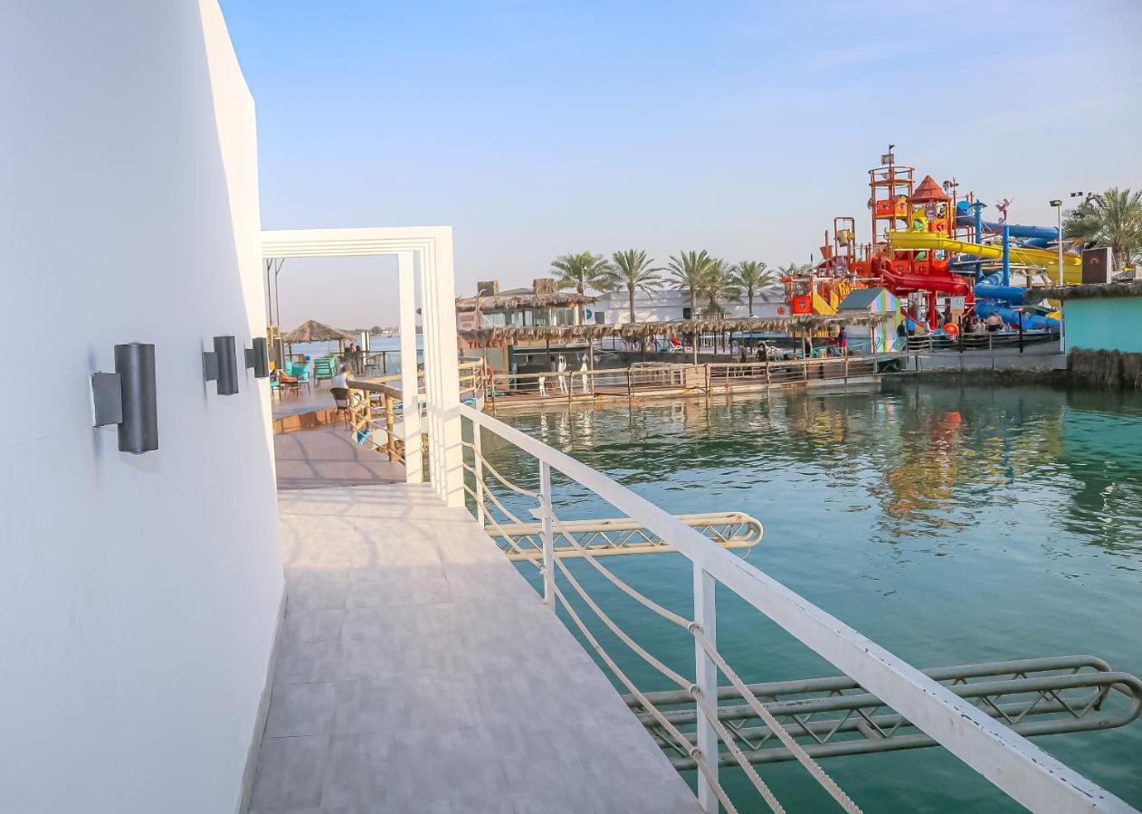 Lagoona Beach Luxury Resort And Spa Manáma Kültér fotó View of the water park