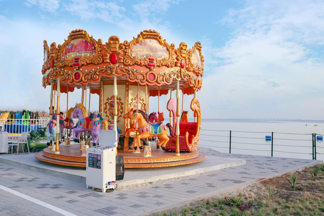 Lagoona Beach Luxury Resort And Spa Manáma Kültér fotó A carousel in Pattaya, Thailand