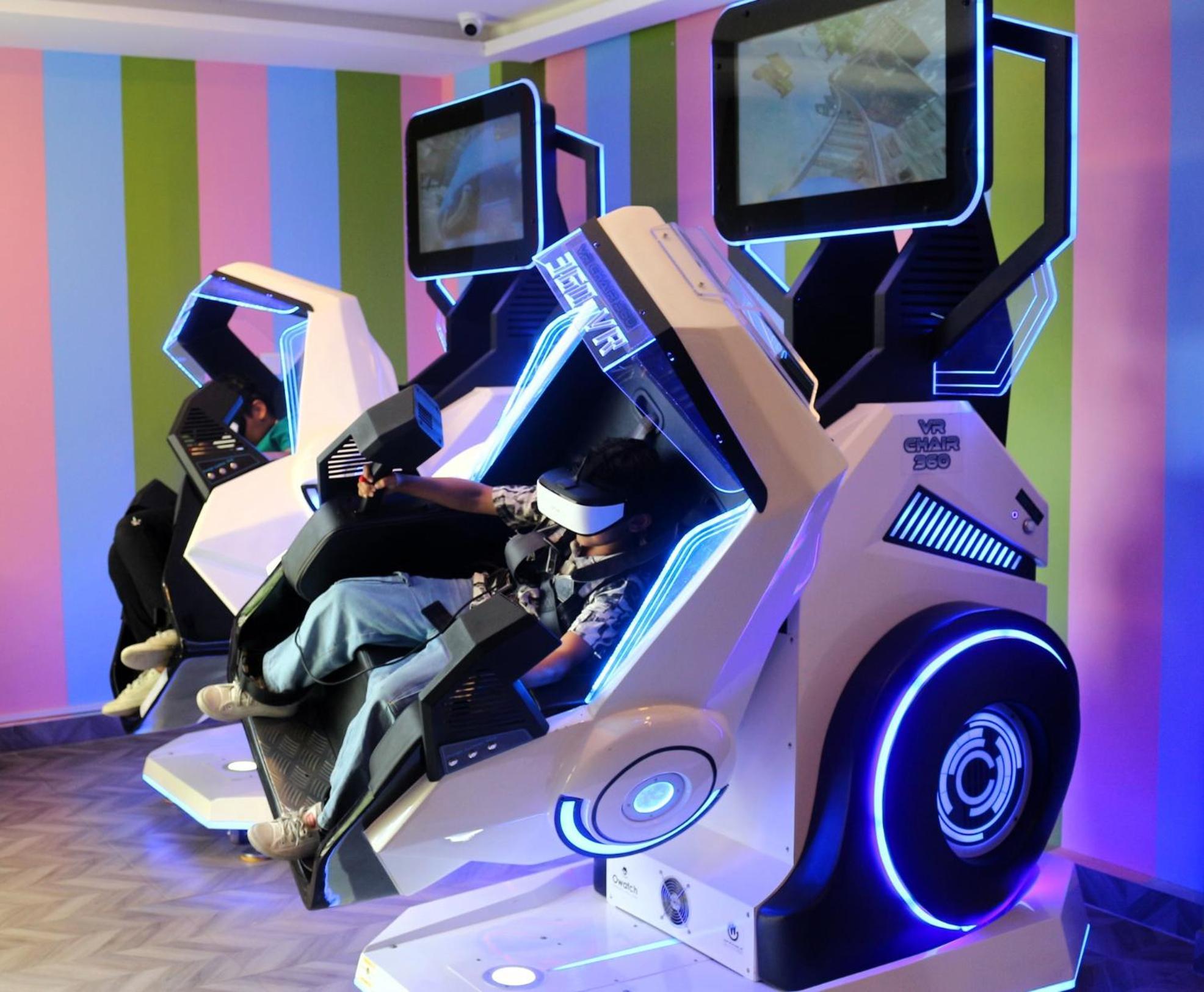 Lagoona Beach Luxury Resort And Spa Manáma Kültér fotó A racing simulator