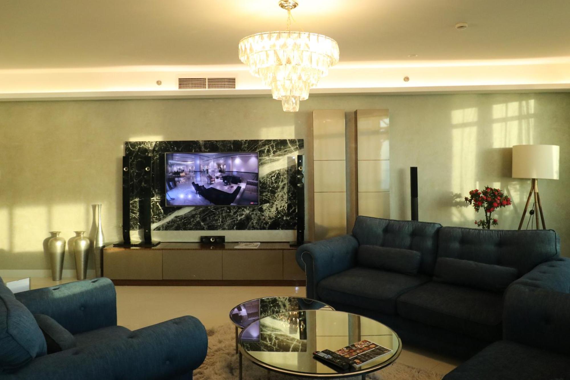 Lagoona Beach Luxury Resort And Spa Manáma Kültér fotó A living room with a television