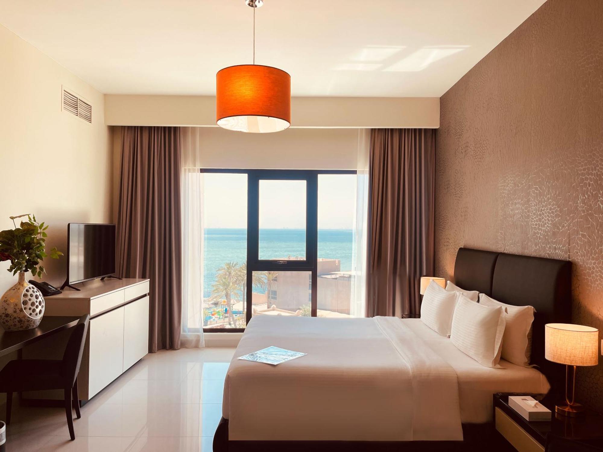 Lagoona Beach Luxury Resort And Spa Manáma Kültér fotó A bedroom at the hotel